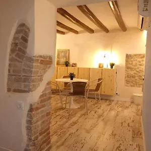 Petra -old With Terrace And Barbecue- Apartamento